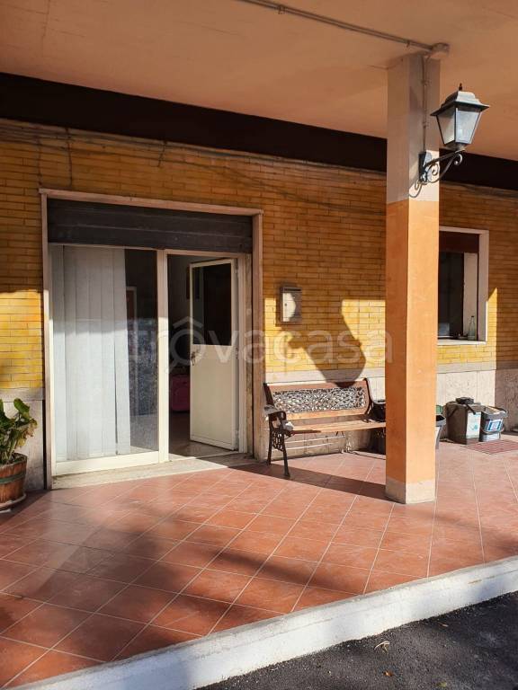 trivano in vendita a Fonte Nuova in zona Santa Lucia