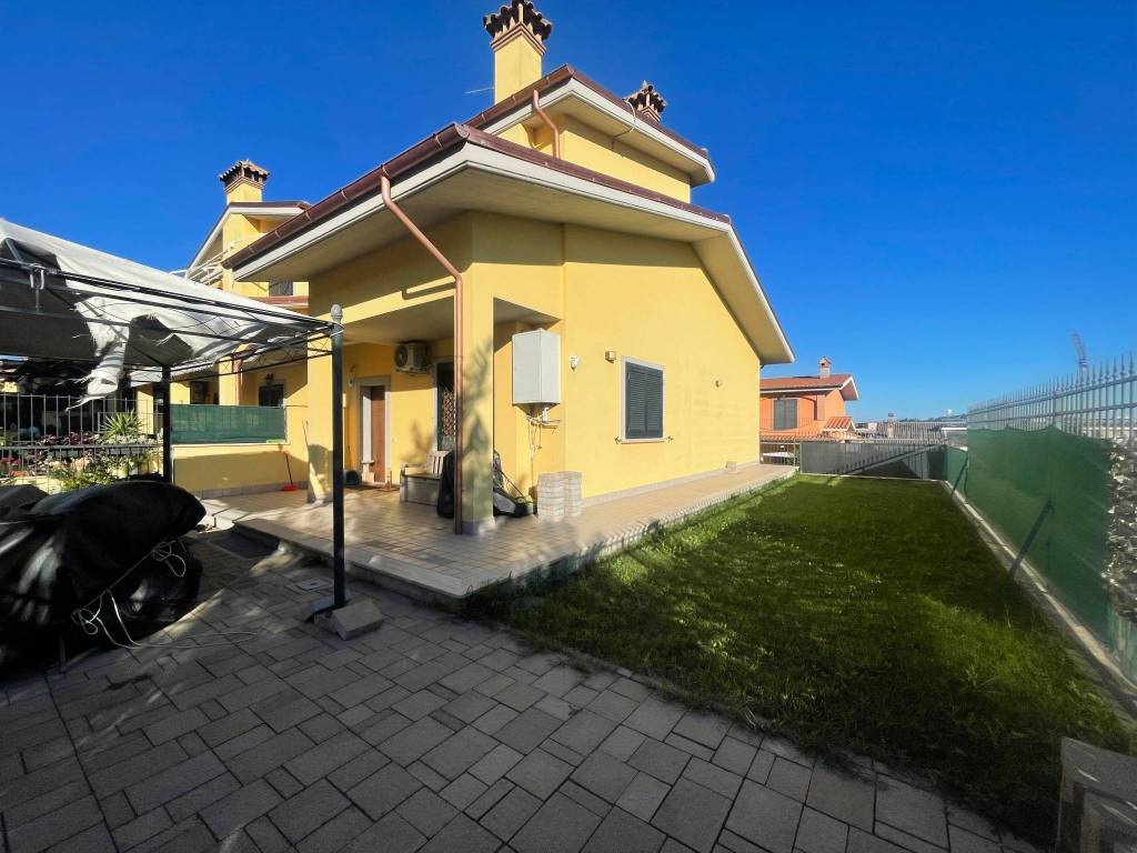 casa indipendente in vendita a Fonte Nuova in zona Torre Lupara