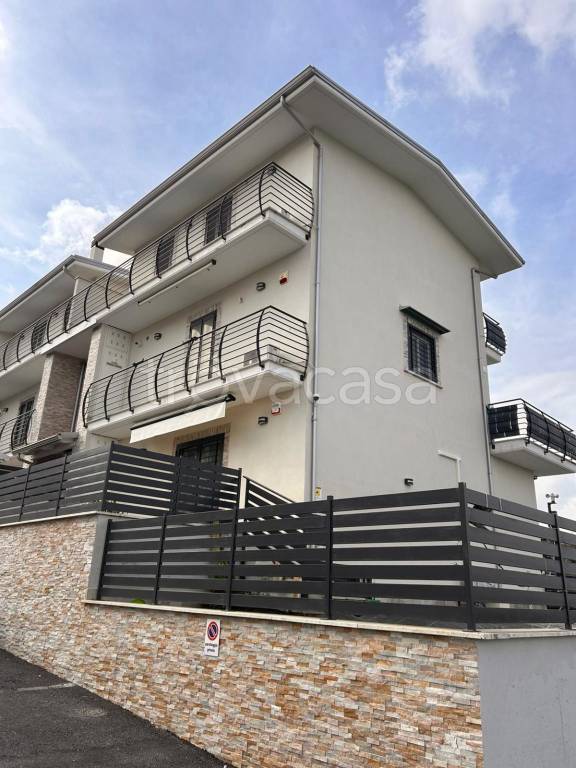 appartamento in vendita a Fonte Nuova in zona Torre Lupara