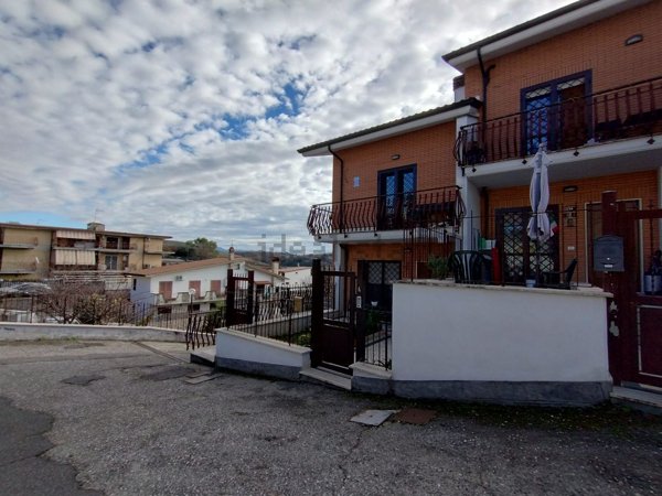 appartamento in vendita a Fonte Nuova in zona Santa Lucia