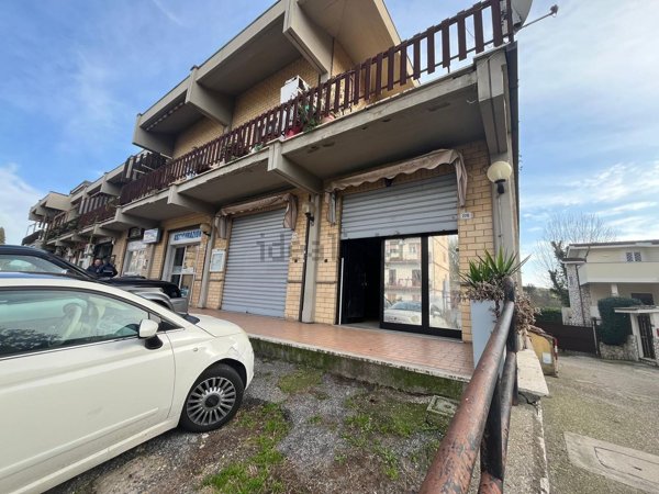 ufficio in vendita a Fonte Nuova in zona Santa Lucia
