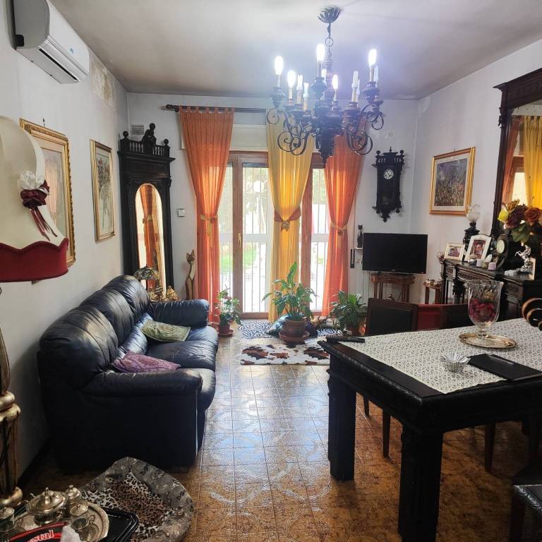 appartamento in vendita a Fonte Nuova in zona Torre Lupara