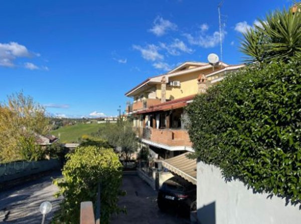 appartamento in vendita a Fonte Nuova in zona Torre Lupara