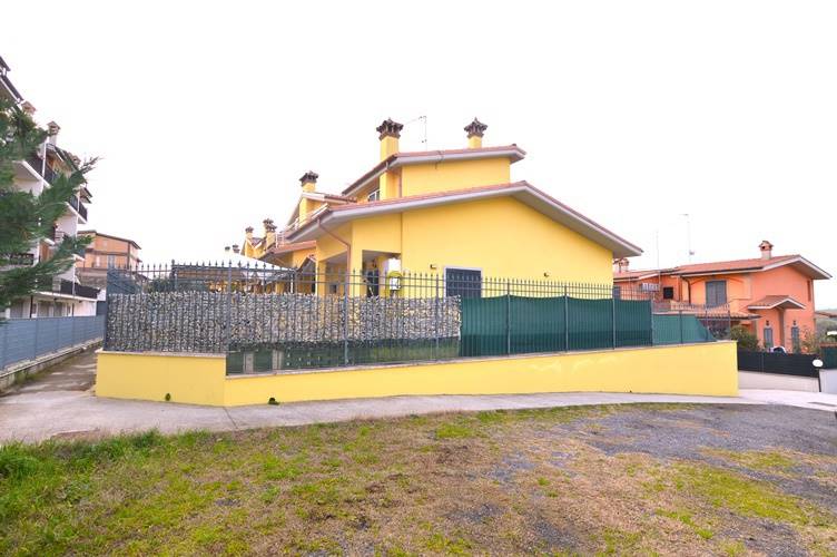 casa indipendente in vendita a Fonte Nuova in zona Torre Lupara