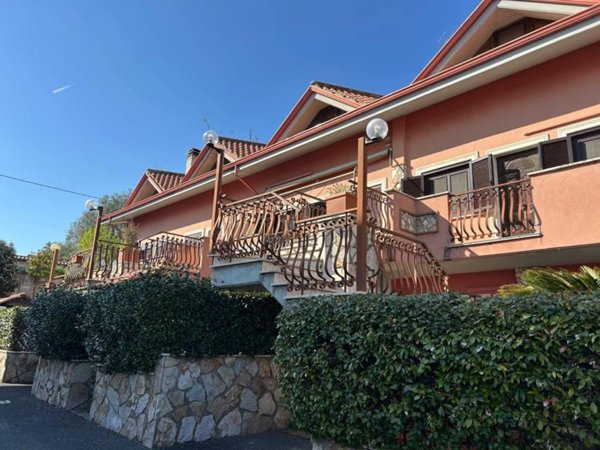 appartamento in vendita a Fonte Nuova in zona Santa Lucia