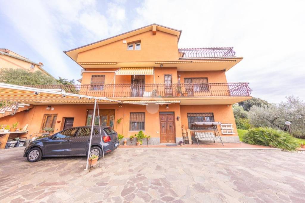 casa indipendente in vendita a Fonte Nuova in zona Santa Lucia