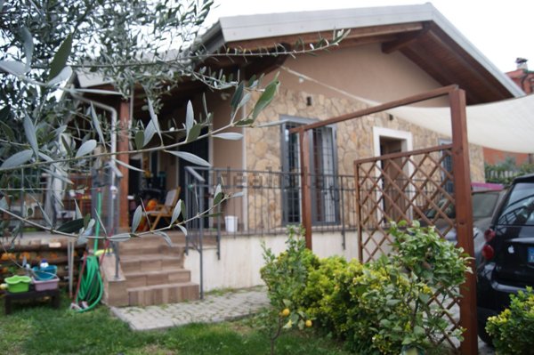 casa indipendente in vendita a Fonte Nuova in zona Santa Lucia