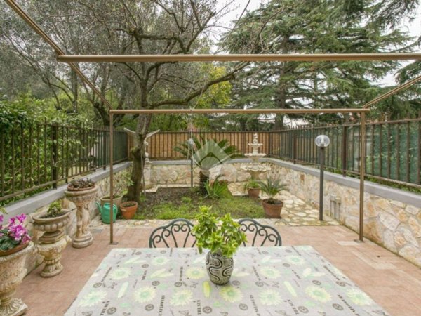 casa indipendente in vendita a Fonte Nuova in zona Torre Lupara
