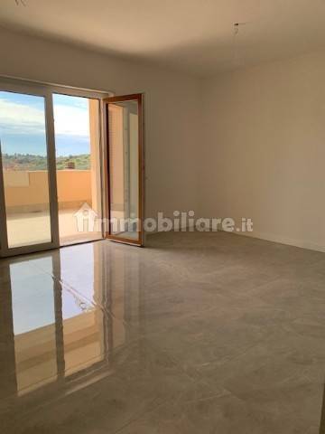 appartamento in vendita a Fonte Nuova in zona Santa Lucia