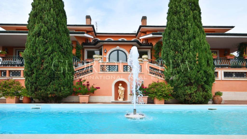 villa in vendita a Fonte Nuova in zona Santa Lucia