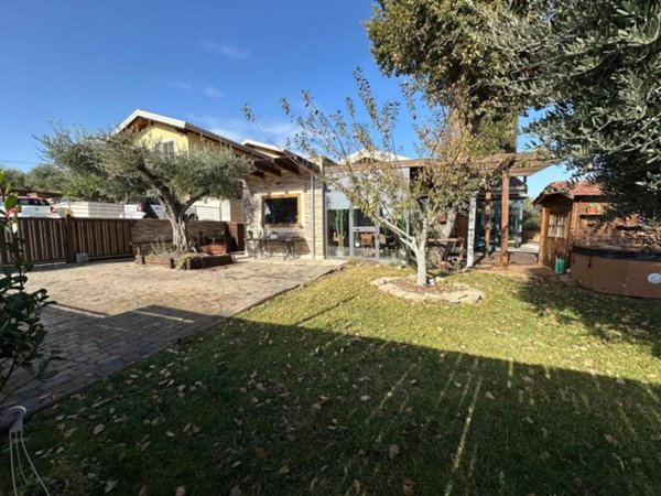 casa indipendente in vendita a Fonte Nuova in zona Santa Lucia