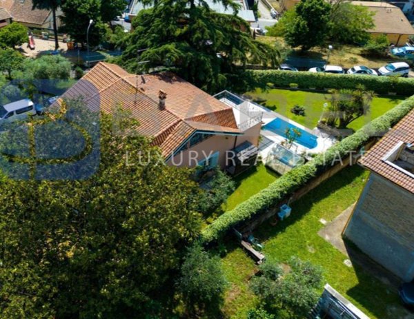 casa indipendente in vendita a Fonte Nuova in zona Santa Lucia