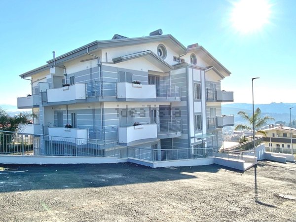 appartamento in vendita a Fonte Nuova in zona Torre Lupara