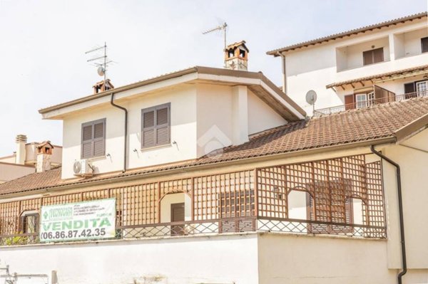 appartamento in vendita a Fonte Nuova in zona Santa Lucia