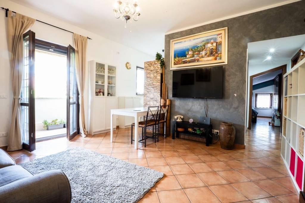 appartamento in vendita a Fonte Nuova in zona Torre Lupara