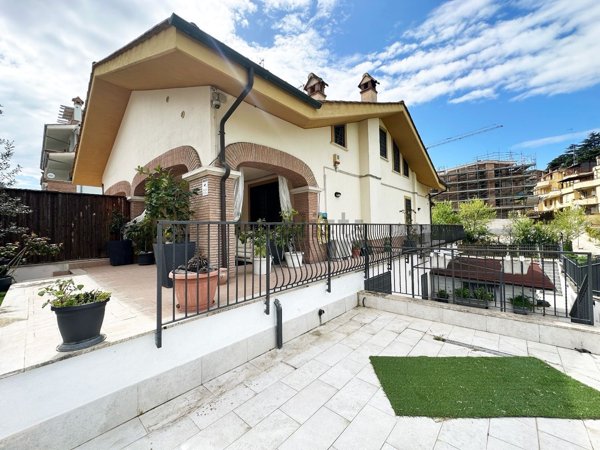 casa indipendente in vendita a Fonte Nuova in zona Torre Lupara