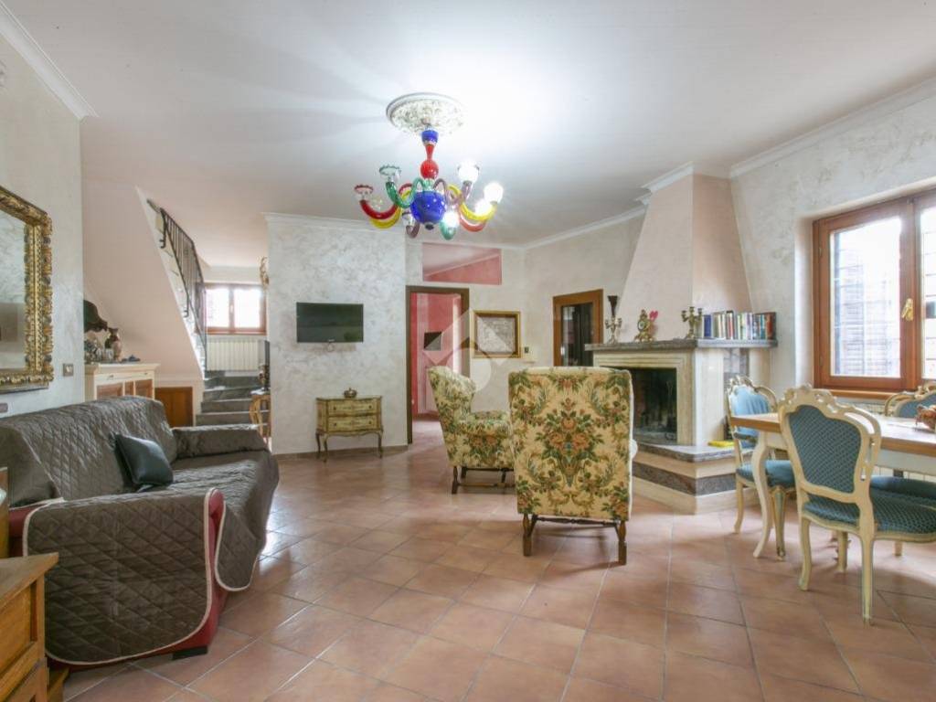 casa indipendente in vendita a Fonte Nuova in zona Torre Lupara