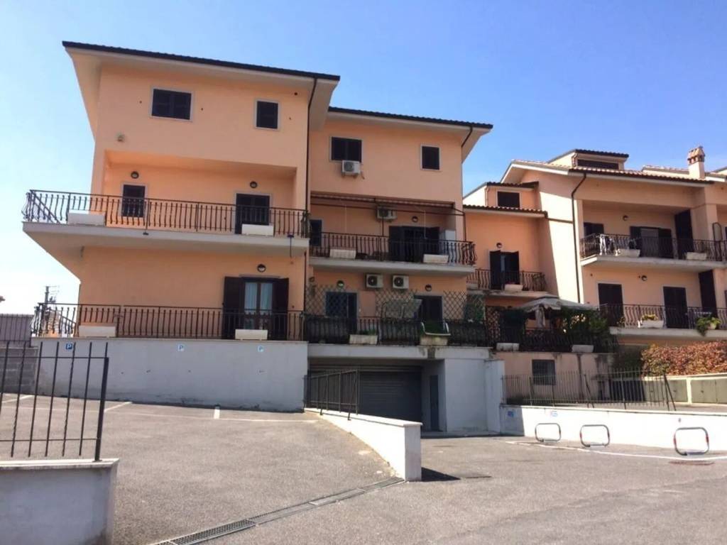 appartamento in vendita a Fonte Nuova in zona Santa Lucia
