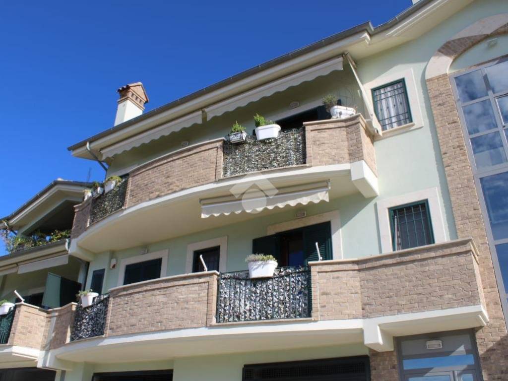 appartamento in vendita a Fonte Nuova in zona Torre Lupara