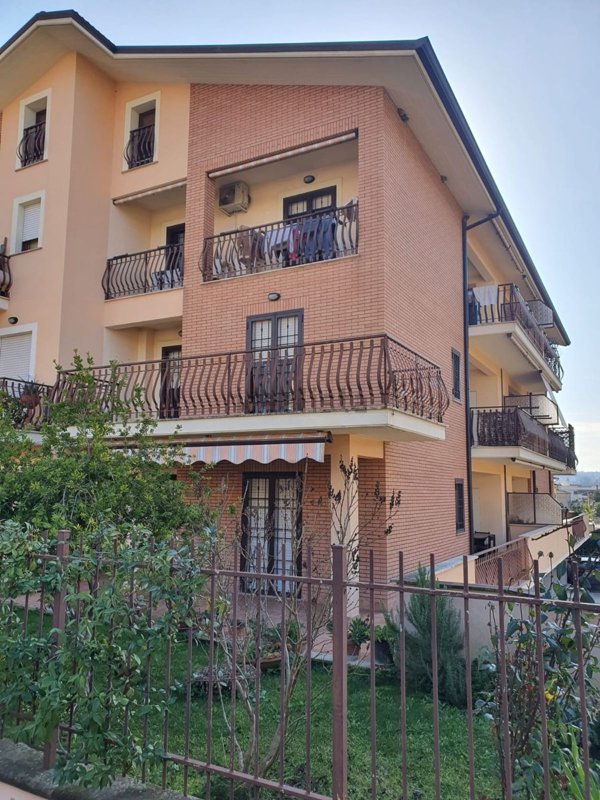 appartamento in vendita a Fonte Nuova in zona Santa Lucia