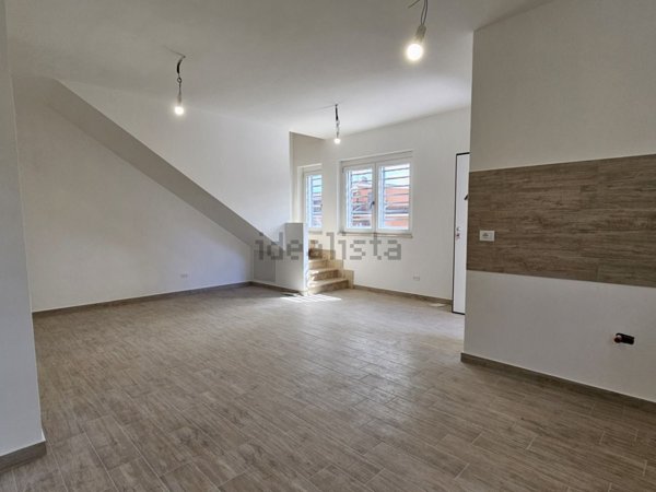 casa indipendente in vendita a Fonte Nuova in zona Santa Lucia
