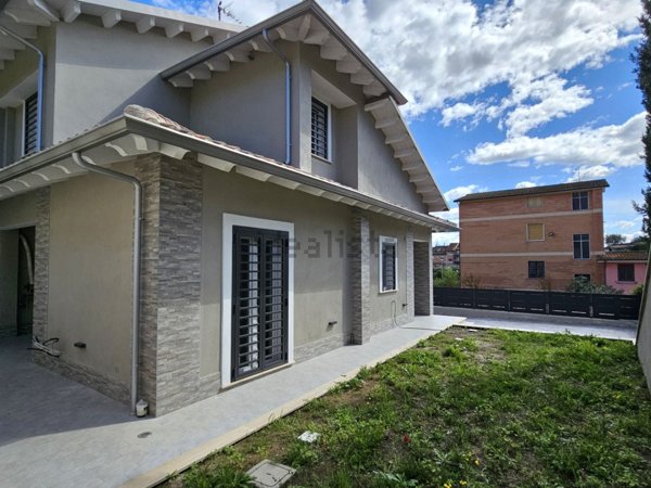 casa indipendente in vendita a Fonte Nuova in zona Santa Lucia