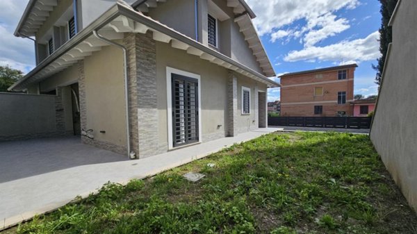 casa indipendente in vendita a Fonte Nuova in zona Santa Lucia