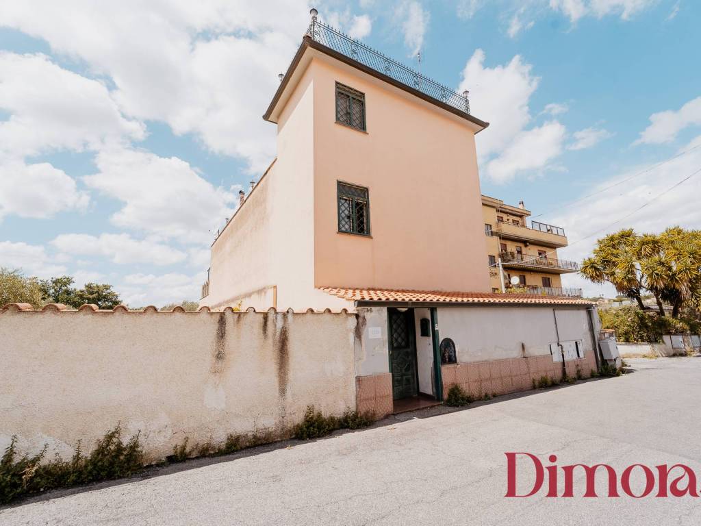 casa indipendente in vendita a Fonte Nuova in zona Torre Lupara