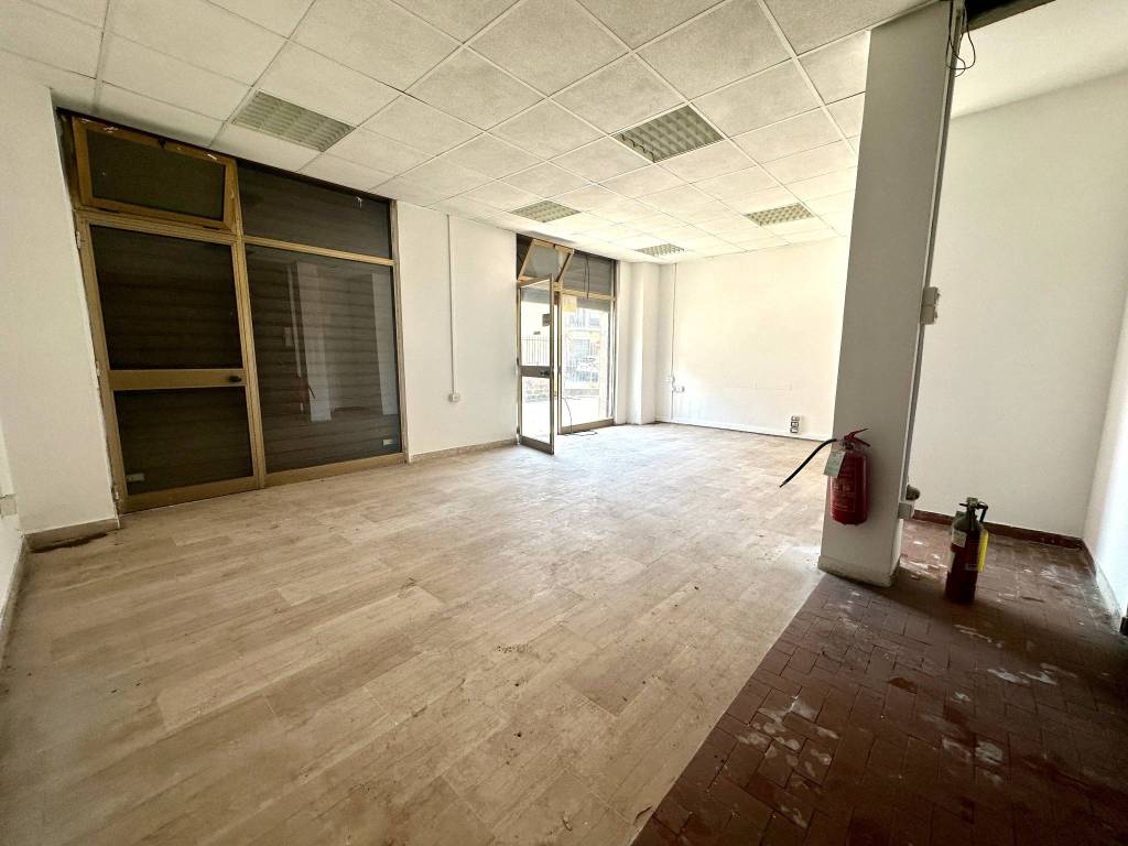 negozio in vendita a Fonte Nuova in zona Torre Lupara