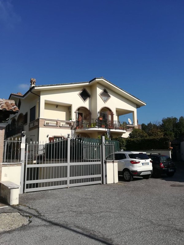appartamento in vendita a Fonte Nuova in zona Santa Lucia