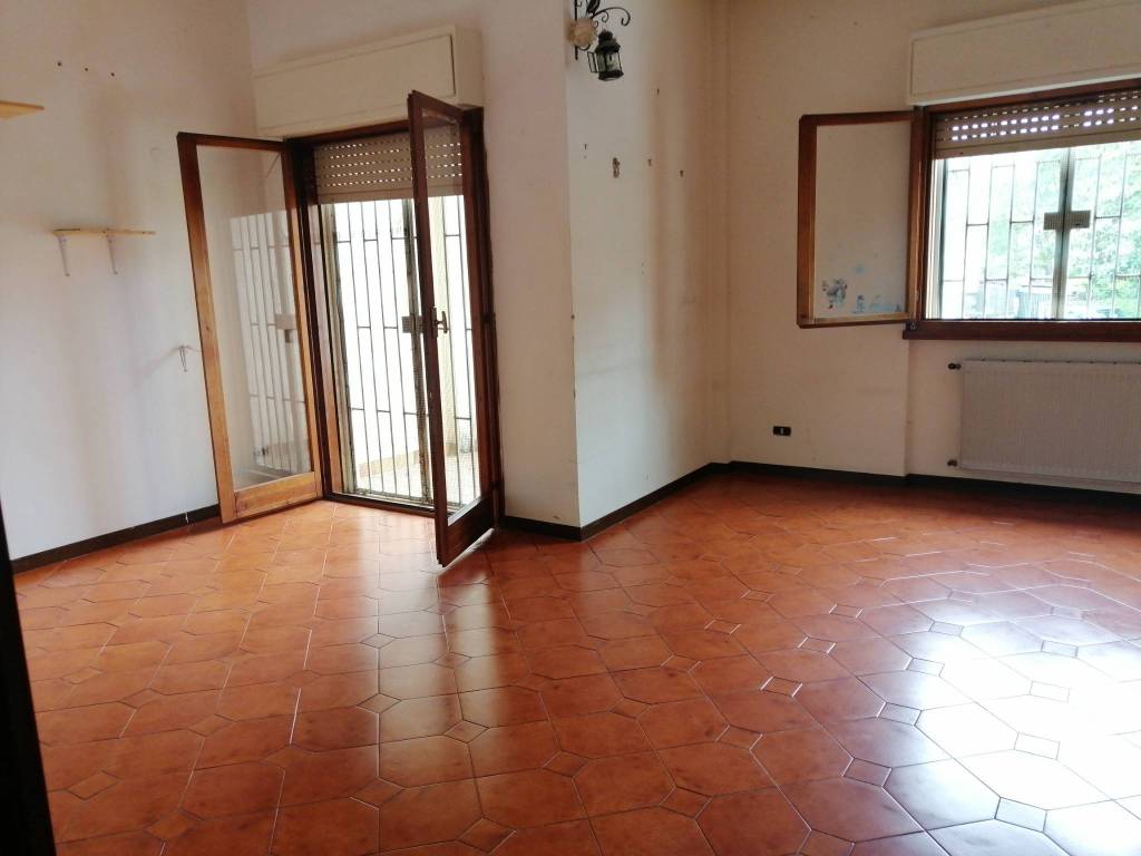 appartamento in vendita a Fonte Nuova in zona Torre Lupara