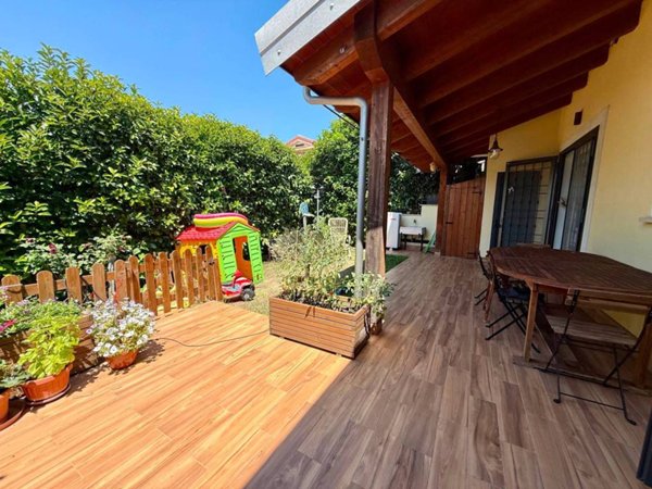 casa indipendente in vendita a Fonte Nuova in zona Santa Lucia