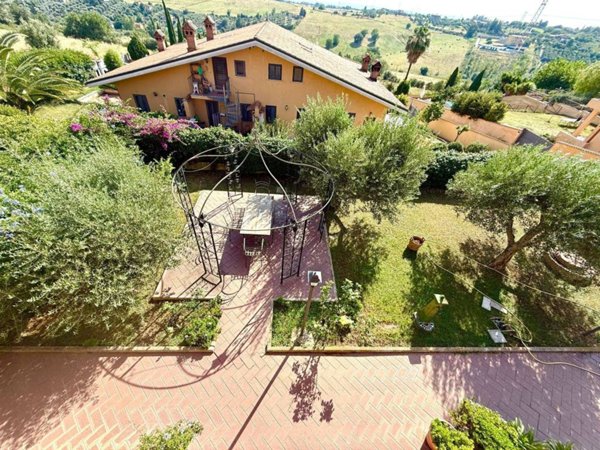 casa indipendente in vendita a Fonte Nuova