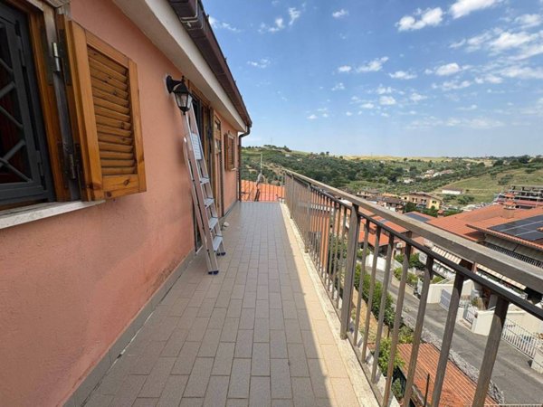appartamento in vendita a Fonte Nuova in zona Santa Lucia