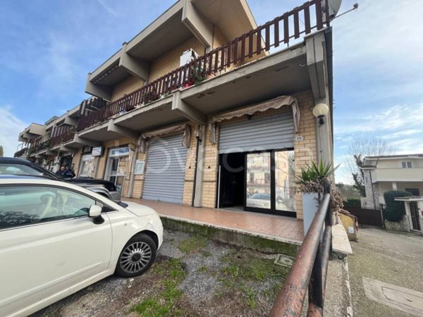 negozio in vendita a Fonte Nuova in zona Santa Lucia