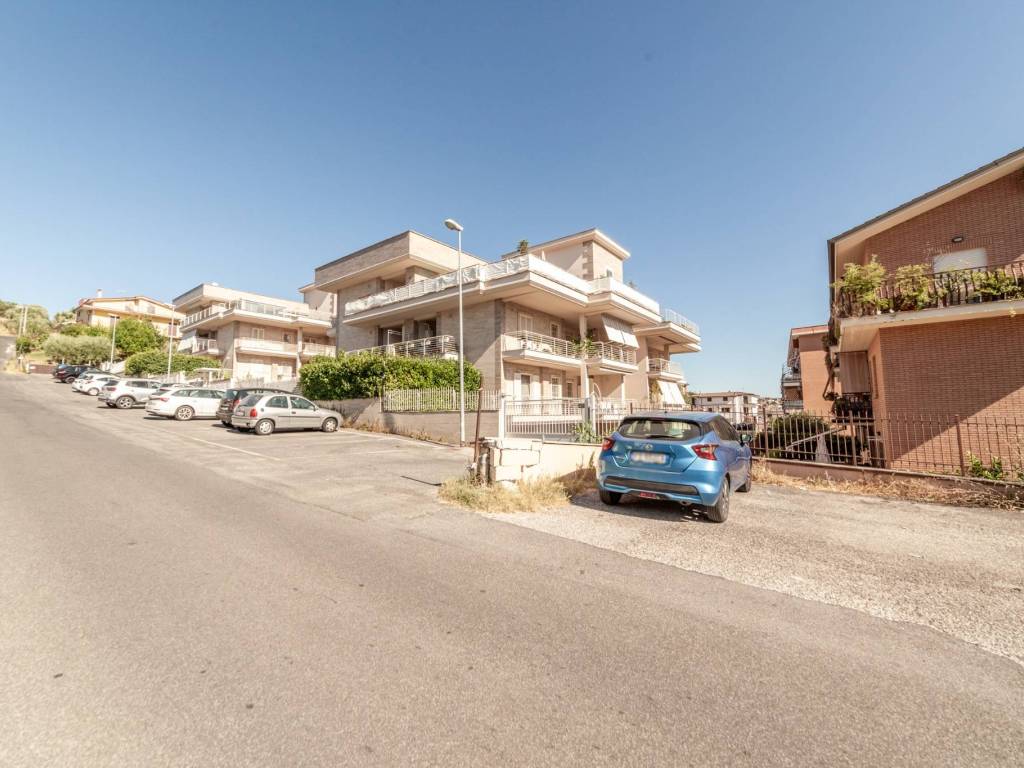 appartamento in vendita a Fonte Nuova in zona Santa Lucia