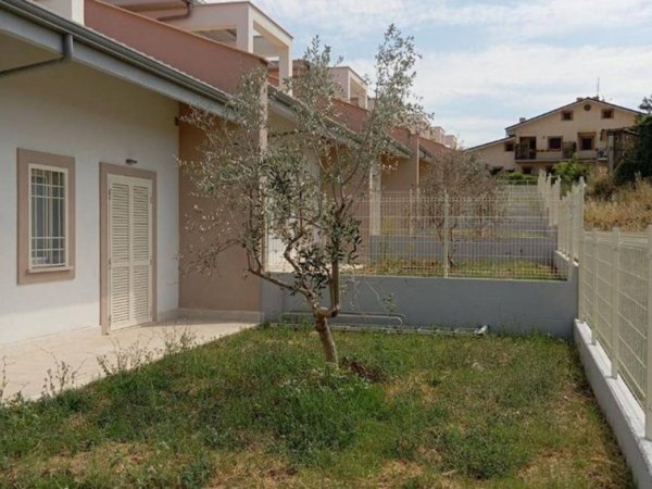 casa indipendente in vendita a Fonte Nuova in zona Torre Lupara