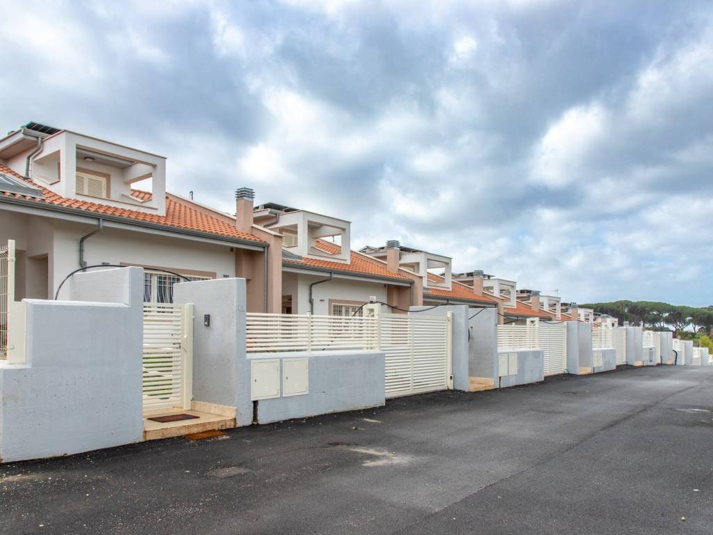 casa indipendente in vendita a Fonte Nuova in zona Torre Lupara