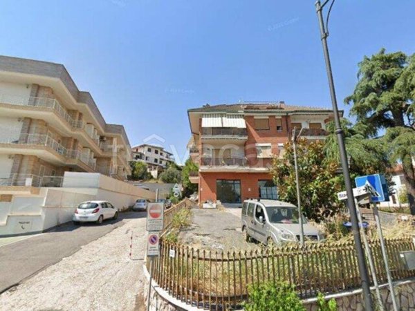 locale commerciale in vendita a Fonte Nuova in zona Santa Lucia