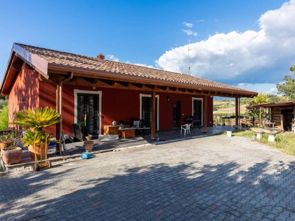 casa indipendente in vendita a Fonte Nuova in zona Santa Lucia