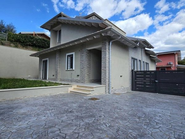 casa indipendente in vendita a Fonte Nuova in zona Santa Lucia