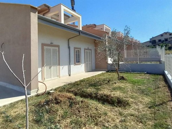casa indipendente in vendita a Fonte Nuova in zona Torre Lupara