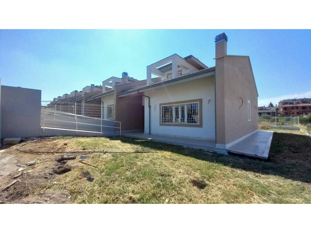 casa indipendente in vendita a Fonte Nuova in zona Torre Lupara