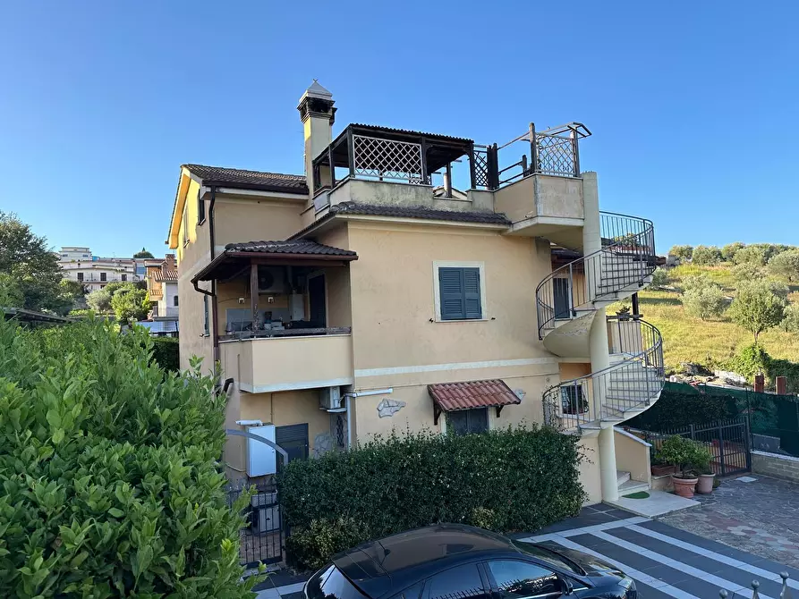 appartamento in vendita a Fonte Nuova in zona Santa Lucia