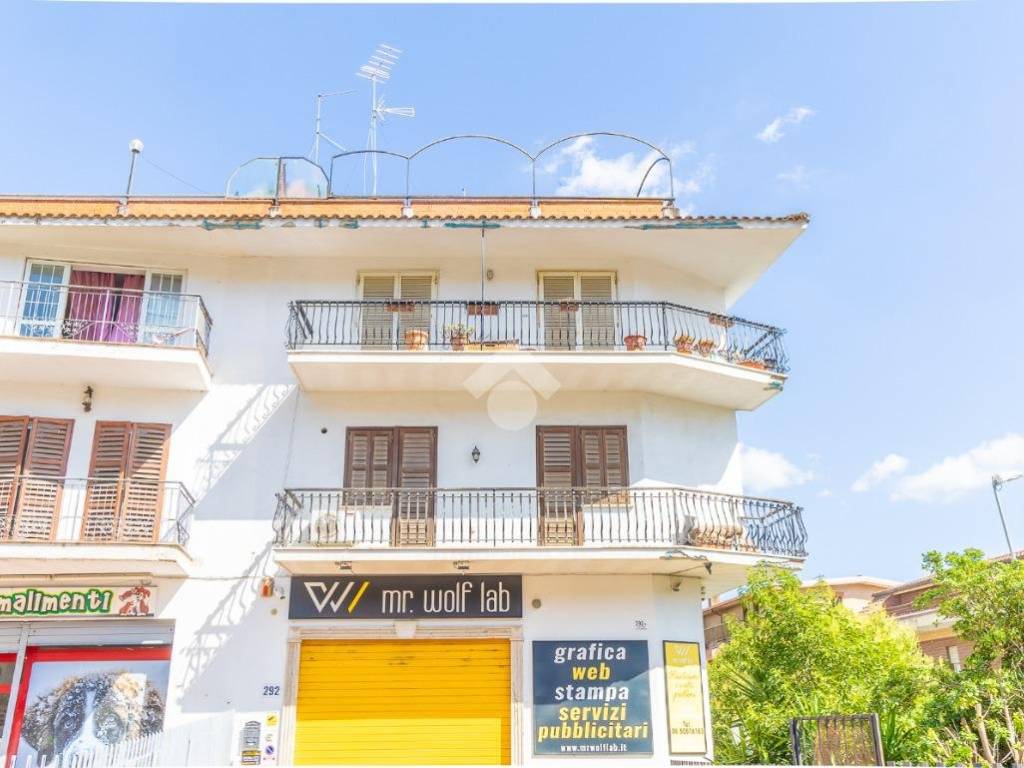 appartamento in vendita a Fonte Nuova in zona Santa Lucia