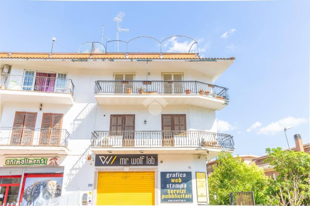 appartamento in vendita a Fonte Nuova in zona Santa Lucia