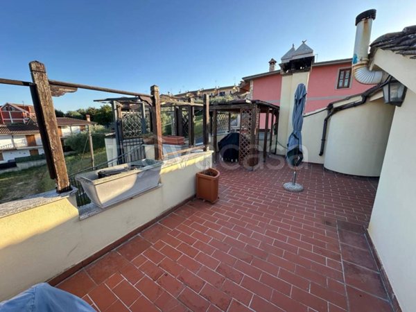 appartamento in vendita a Fonte Nuova in zona Santa Lucia