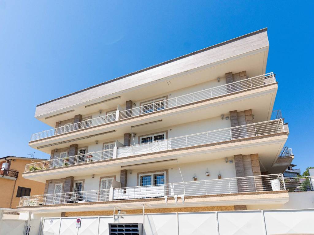 appartamento in vendita a Fonte Nuova in zona Santa Lucia