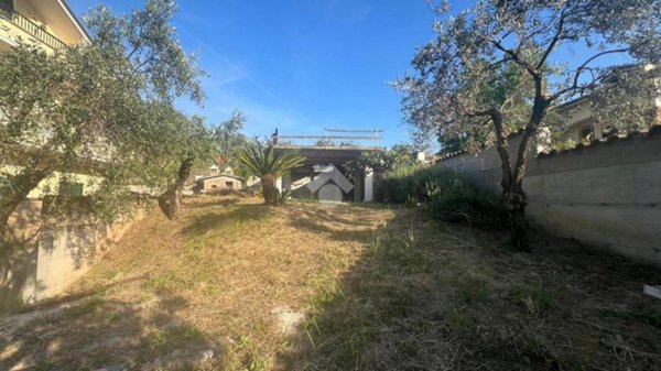 casa indipendente in vendita a Fonte Nuova in zona Torre Lupara
