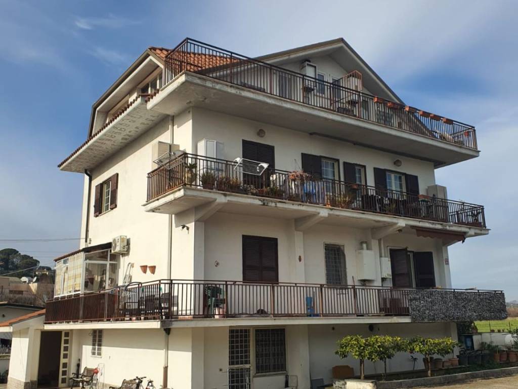 appartamento in vendita a Fonte Nuova in zona Santa Lucia